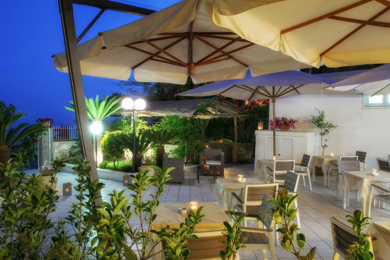 Hotel Villa Bina Sant'Angelo  ภายนอก รูปภาพ